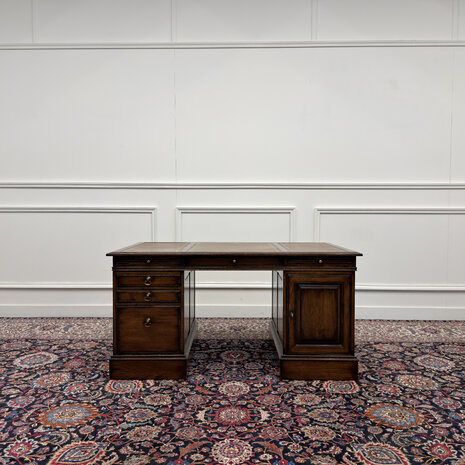 Klassiek-Engels-Oud-Antiek-Vintage-Chesterfield-RAC-Royal-Antique-Collection-Bureau-Desk-Bruin-Leder