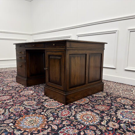 Klassiek-Engels-Oud-Antiek-Vintage-Chesterfield-RAC-Royal-Antique-Collection-Bureau-Desk-Bruin-Leder