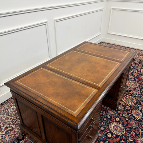 Klassiek-Engels-Oud-Antiek-Vintage-Chesterfield-RAC-Royal-Antique-Collection-Bureau-Desk-Bruin-Leder