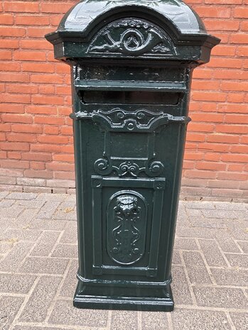 Antieke-gietijzeren-Engelse-vrijstaande-brievenbus-8