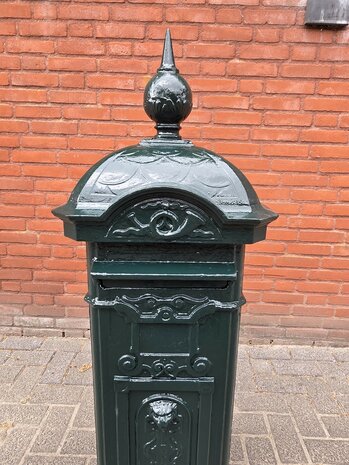Antieke-gietijzeren-Engelse-vrijstaande-brievenbus-6