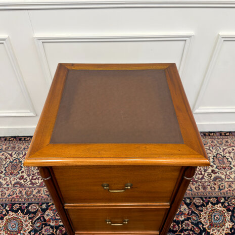 Klassiek-Engels-Antiek-Oud-Vintage-Chesterfield-Archiefkast-Ladekast-Kantoorkast-Met-Bruin-Leder-Ingelegd