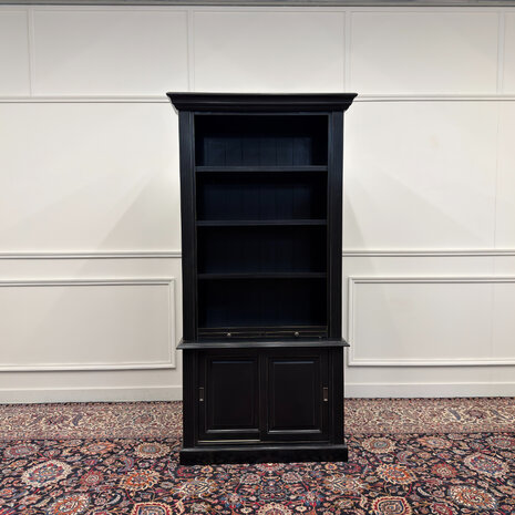 Klassiek-Antiek-Engels-Oud-Vintage-Chesterfield-Zwart-Zwarte-Boekenkast-Kast