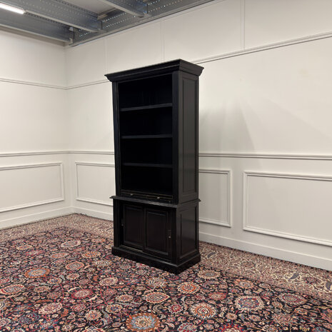 Klassiek-Antiek-Engels-Oud-Vintage-Chesterfield-Zwart-Zwarte-Boekenkast-Kast