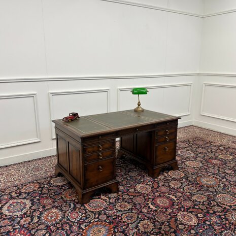 Klassiek-Antiek-Engels-Oud-Vintage-Chesterfield-RAC-Royal-Antique-Collection-Bureau-Desk-Groen-Leder