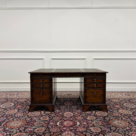 Klassiek-Antiek-Engels-Oud-Vintage-Chesterfield-RAC-Royal-Antique-Collection-Bureau-Desk-Groen-Leder