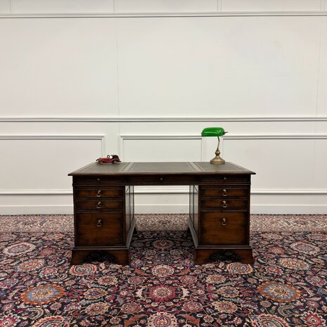 Klassiek-Antiek-Engels-Oud-Vintage-Chesterfield-RAC-Royal-Antique-Collection-Bureau-Desk-Groen-Leder