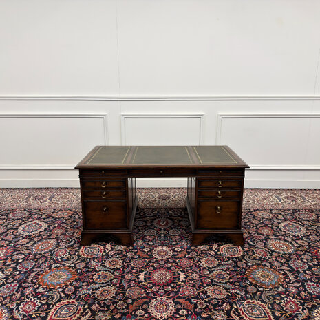 Klassiek-Antiek-Engels-Oud-Vintage-Chesterfield-RAC-Royal-Antique-Collection-Bureau-Desk-Groen-Leder