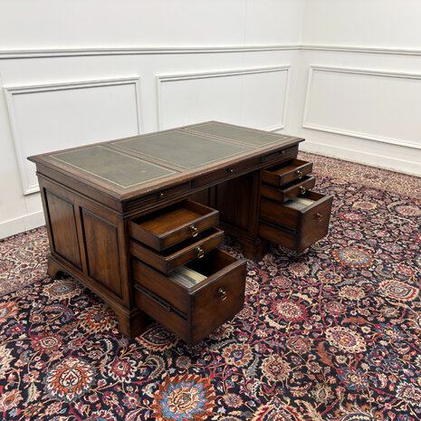 Klassiek-Antiek-Engels-Oud-Vintage-Chesterfield-RAC-Royal-Antique-Collection-Bureau-Desk-Groen-Leder