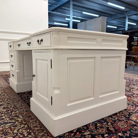 Klassiek-Antiek-Engels-Oud-Vintage-Chesterfield-Wit-Witte-Set-Bureau-Desk-Zwart-Leder-met-Bureaustoel-President-Chair