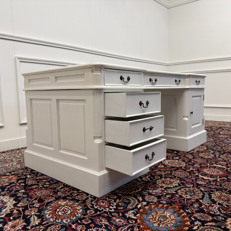 Klassiek-Antiek-Engels-Oud-Vintage-Chesterfield-Wit-Witte-Set-Bureau-Desk-Zwart-Leder-met-Bureaustoel-President-Chair