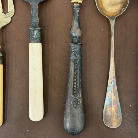 Antiek-bestek-mes-vork-lepel-parelmoer-zilver-hoorn-10