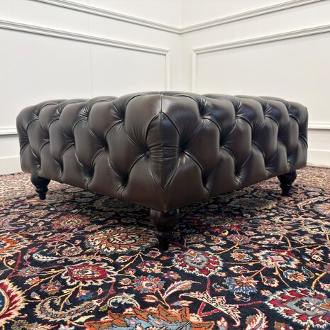 Grote-Bruine-Chesterfield-Hocker-4