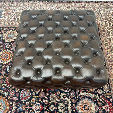 Grote-Bruine-Chesterfield-Hocker-3