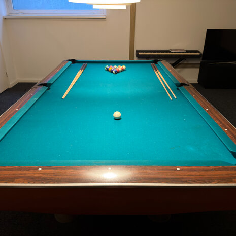 Complete-Pooltafel-met-4-keuen-en-accessoires