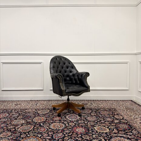 Klassiek-Engels-Antiek-Oud-Vintage-Chesterfield-Bureaustoel-Director-Directors-Chair-Zwart-Leder