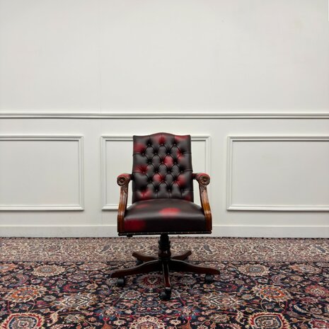 Klassiek-Engels-Antiek-Vintage-Chesterfield-Bureaustoel-President-Chair-Oxblood-Rood-Leder
