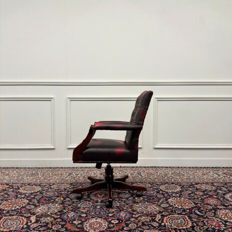 Klassiek-Engels-Antiek-Vintage-Chesterfield-Bureaustoel-President-Chair-Oxblood-Rood-Leder