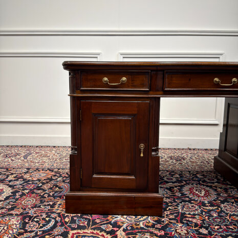 Klassiek-Engels-Antiek-Vintage-Chesterfield-Bureau-Desk-Groen-Leder