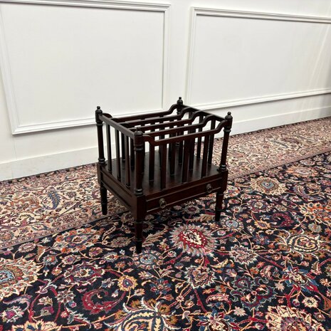 Klassiek-Engels-Antiek-Oud-Vintage-Chesterfield-Lektuurbak-Lectuurbak-Tijdschriftenrek