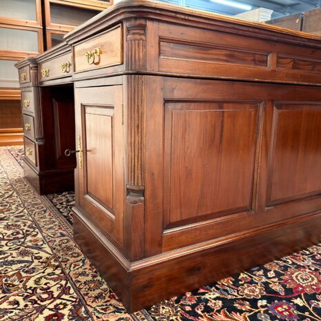 Klassiek-Oud-Antiek-Engels-Vintage-Chesterfield-Bureau-Desk-Partnerdesk-Bordeaux-Rood-Leder