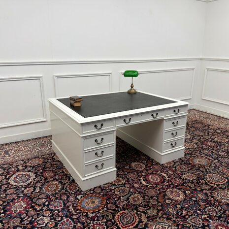 Klassiek-Engels-Antiek-Oud-Vintage-Chesterfiel-Wit-Bureau-Desk-Partnerdesk-Zwart-Leder-1
