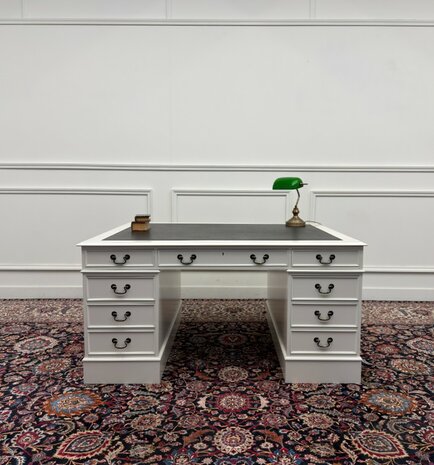 Klassiek-Engels-Antiek-Oud-Vintage-Chesterfiel-Wit-Bureau-Desk-Partnerdesk-Zwart-Leder-3