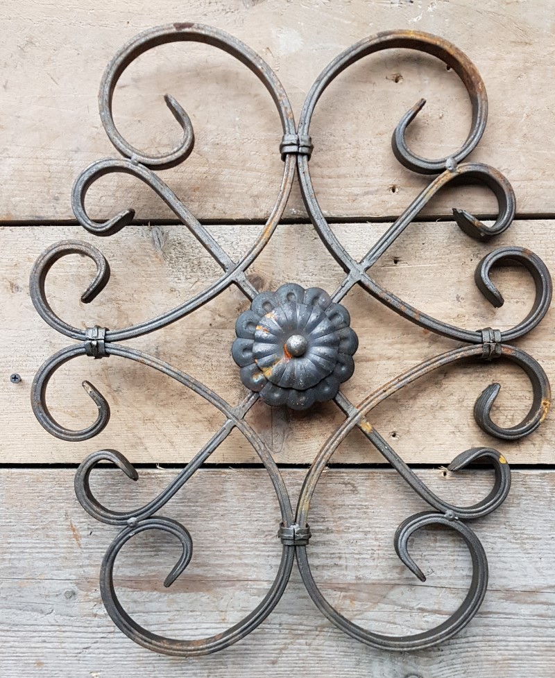 Romantisch Ornament nostalgisch Gitter Wand Bauelement Rost Gusseisen Metall 