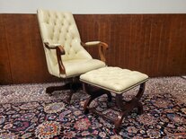 Englischer Springvale Chesterfield Bürostuhl Sessel mit Fußhocker