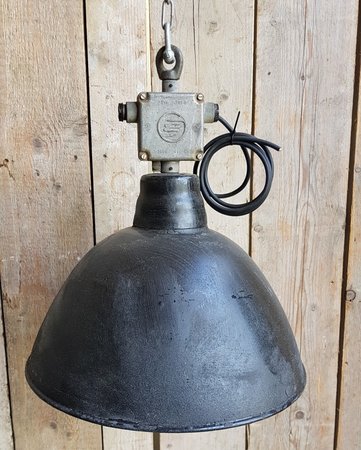 Schwarze fabriklampe - HI6