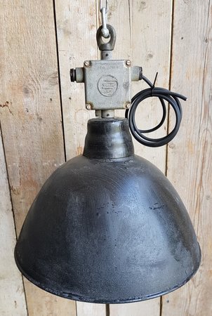 Schwarze fabriklampe - HI6
