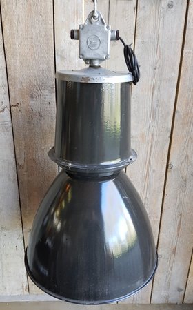Antike schwarze fabriklampe - HI22