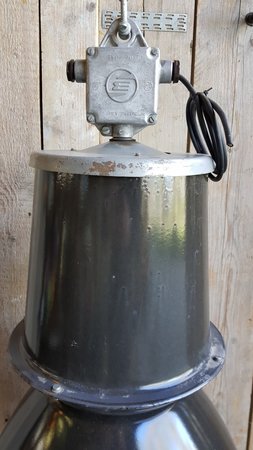 Antike schwarze fabriklampe - HI22