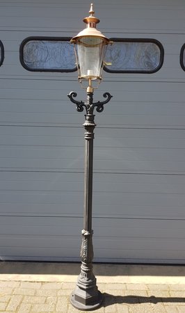 Gusseisen laterne Lelie groß mit runde kupfer lampenschirm