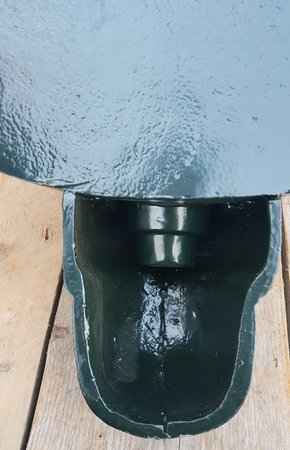 Gusseisen wandbrunnen schwarz oder dunkelgrün