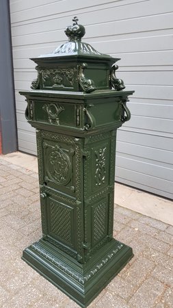 Landhausstil freistehender briefkasten grün