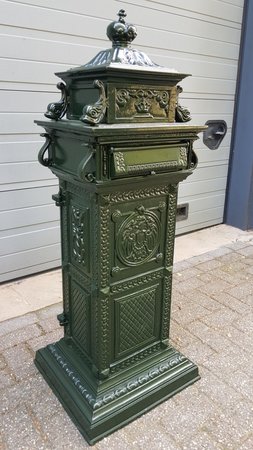 Landhausstil freistehender briefkasten grün