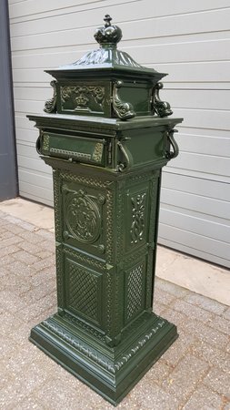 Landhausstil freistehender briefkasten grün