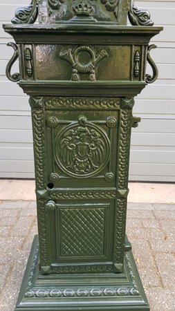 Landhausstil freistehender briefkasten grün