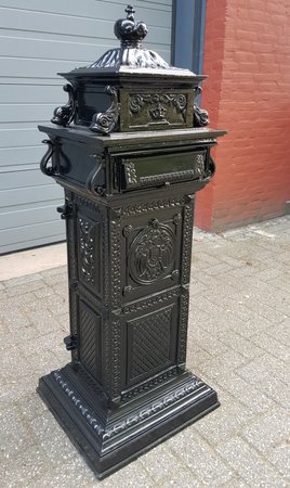 Englischer freistehender briefkasten schwarz