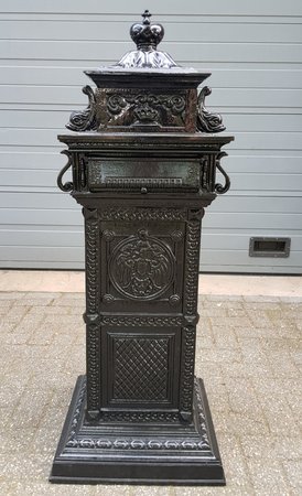Englischer freistehender briefkasten schwarz