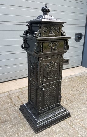 Englischer freistehender briefkasten schwarz