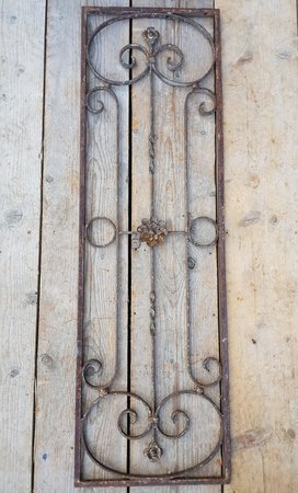 Antike schmiedeeisen Fenstergitter mit blüm
