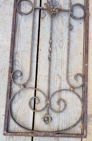 Antike schmiedeeisen Fenstergitter mit blüm