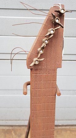 Große gitarre aus Cortenstahl