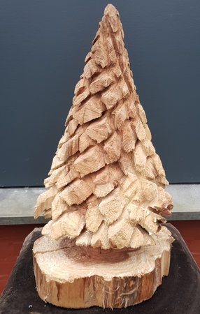 Weihnachtsbaum holzschnitzerei