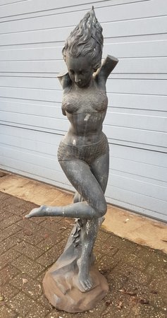 Antike Bronzestatue Tänzerin