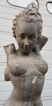 Antike Bronzestatue Tänzerin