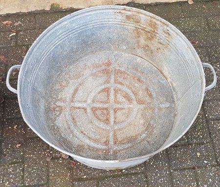 Alte Belgische zinkwannen