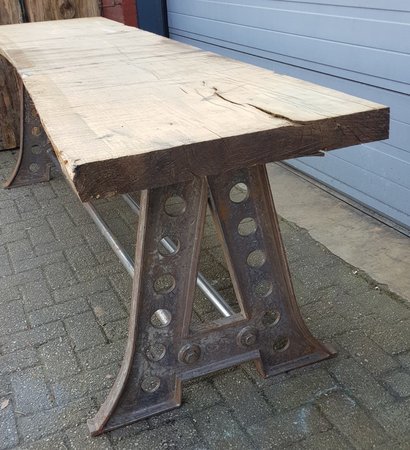 Große Baumstammtisch aus eiche